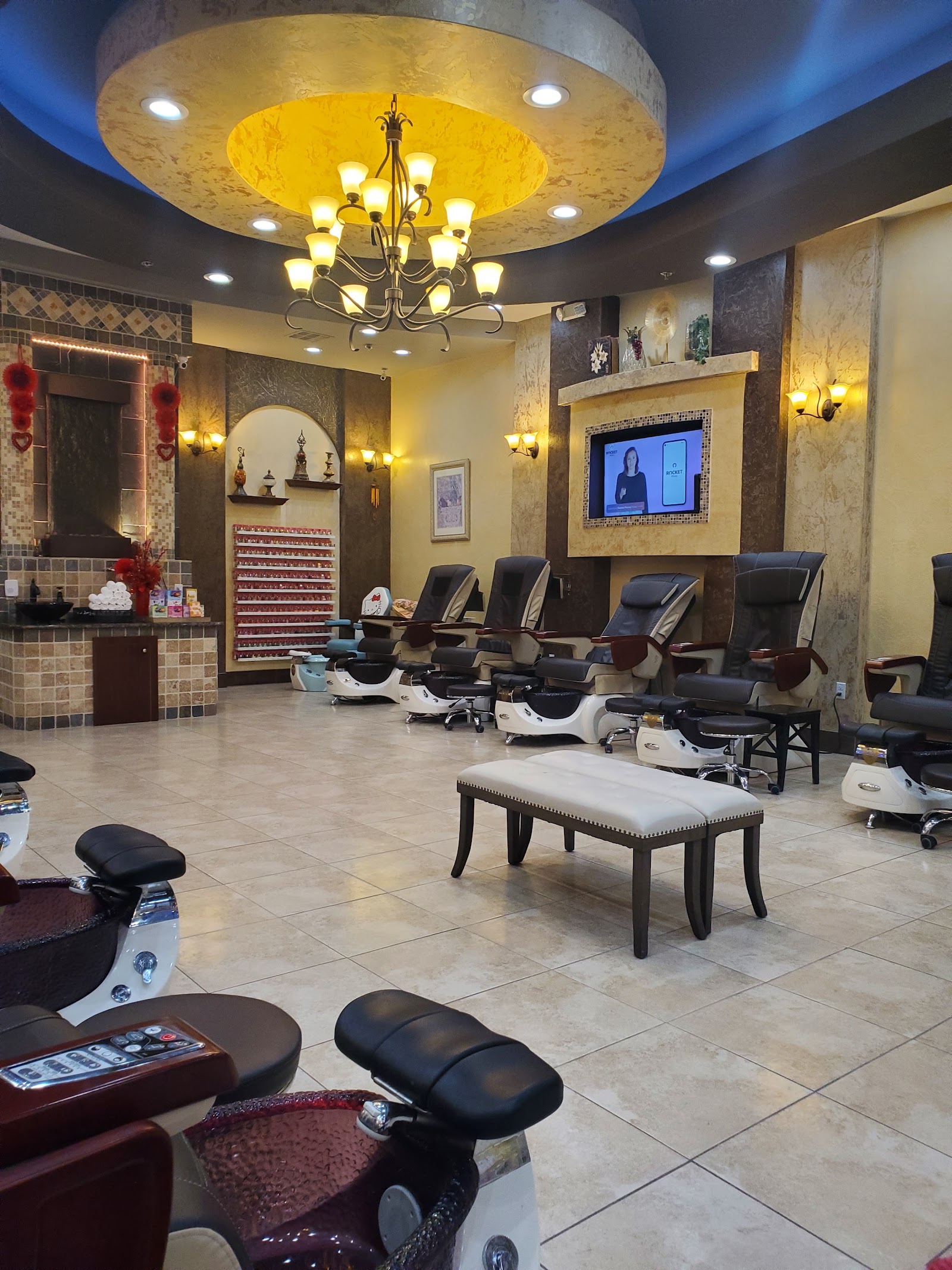 VIP Nail Lounge Denton logo